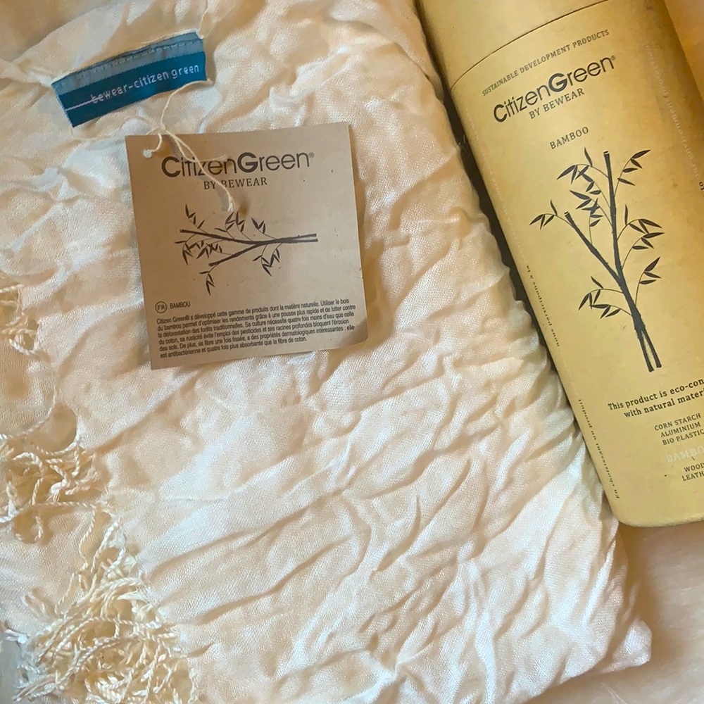 NWOT- Bamboo material Scarf